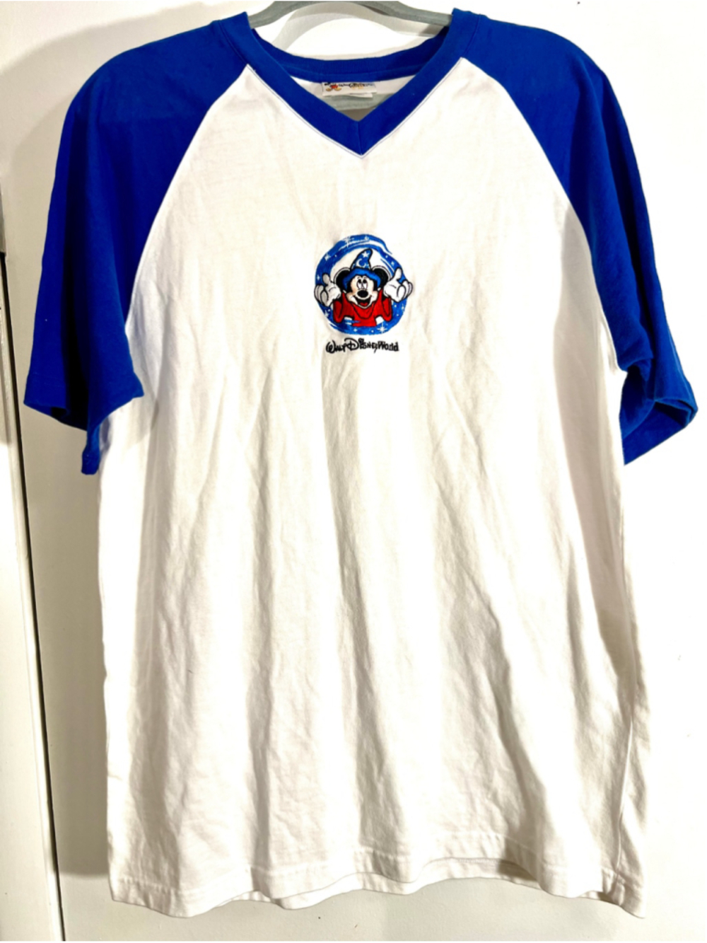 Vintage Walt Disney World raglan tee featuring Sorcerer Mickey Men Size Medium